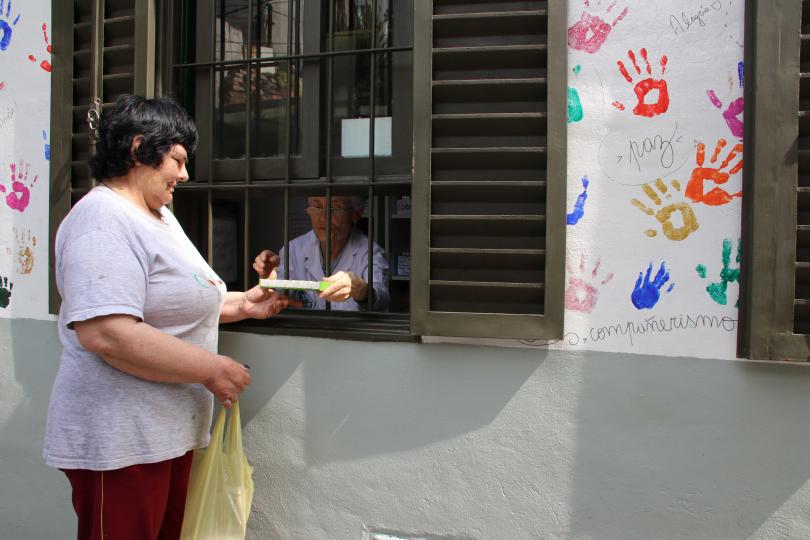 Medikamentenausgabe im Gesundheitszentrum Nr. 16 in Villa Zagala, einem Armenviertel in Buenos Aires
