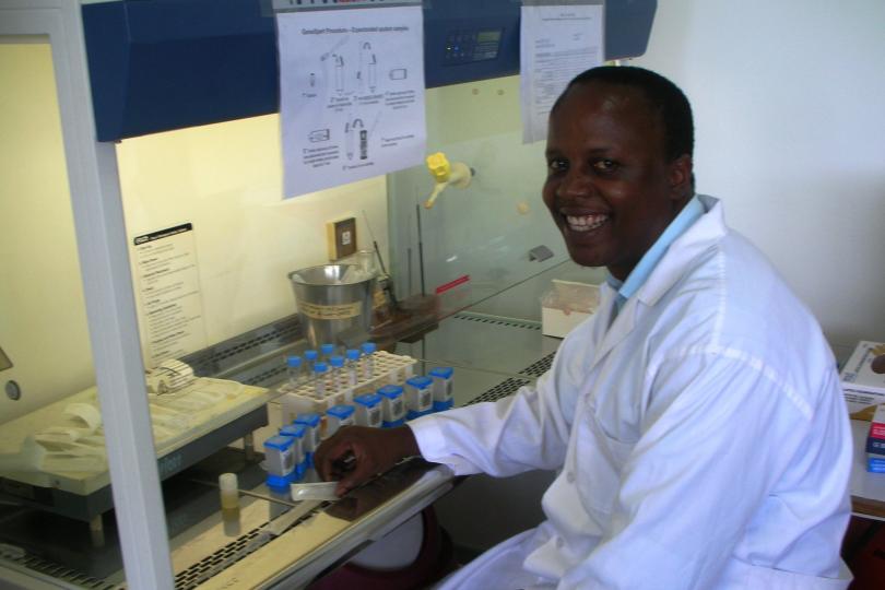 Medard Beyanga doing active research on TB: in 2016 still as student, today as doctoral candidate