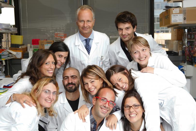 Prof. Dr. Alessandro Aiuti with his research team