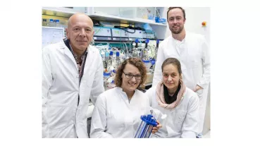 Research Team in the cell production laboratory. From left to right: PD Dr. Robert Zweigerdt, Dr. Mania Ackermann, Dr. Antje Munder, PD Dr. Nico Lachmann