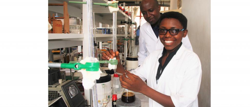 Image: Laboratory manager and student